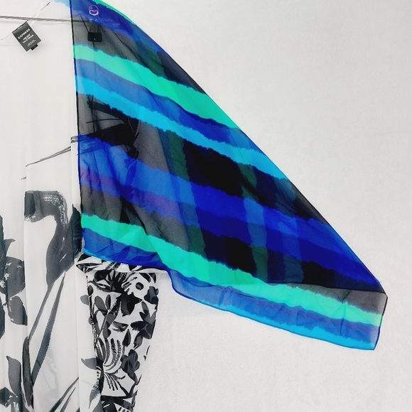 Express One Size Sheer Kimono with Graphic Print and Striped Sleeves P5200 - Picture 4 of 8